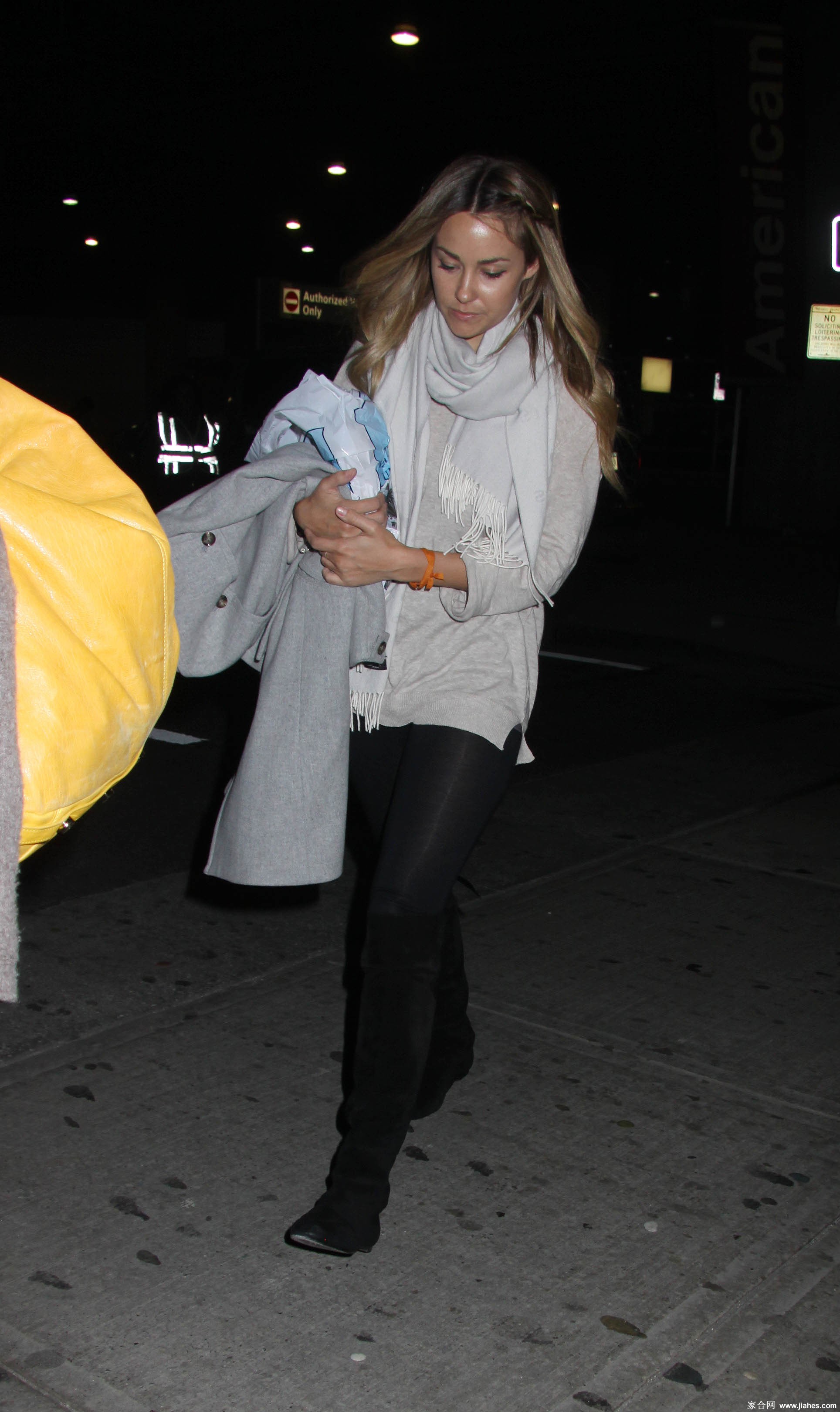 [CELEBRITY PANTYHOSE]Lauren Conrad in nylon stockings,pantyhose,tights[4]