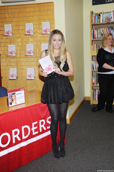 [CELEBRITY PANTYHOSE]Lauren Conrad in nylon stockings,pantyhose,tights 4