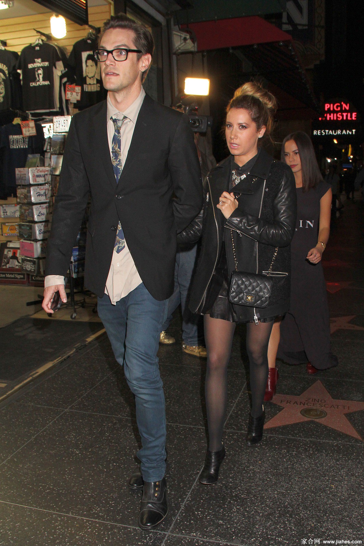 [CELEBRITY PANTYHOSE]Ashley Tisdale in nylon stockings,pantyhose,tights 9[7]