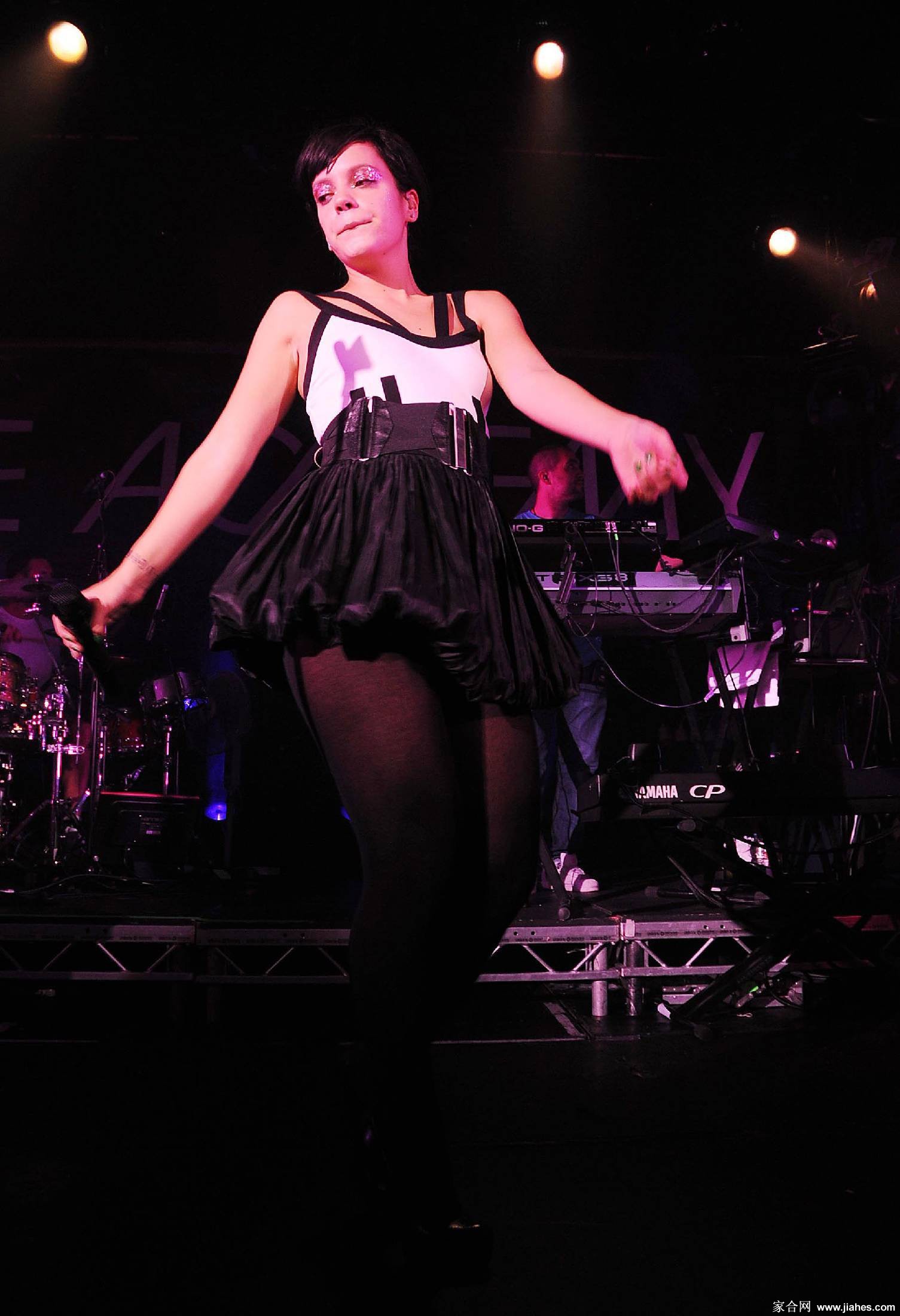 [CELEBRITY NYLON]Lily Allen in nylon stockings,pantyhose,tights 2[7]