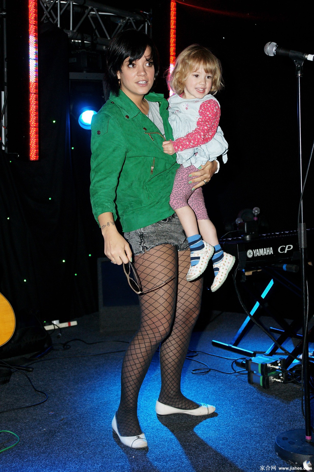 [CELEBRITY HOSIERY]Lily Allen in nylon stockings,pantyhose,tights 4[9]