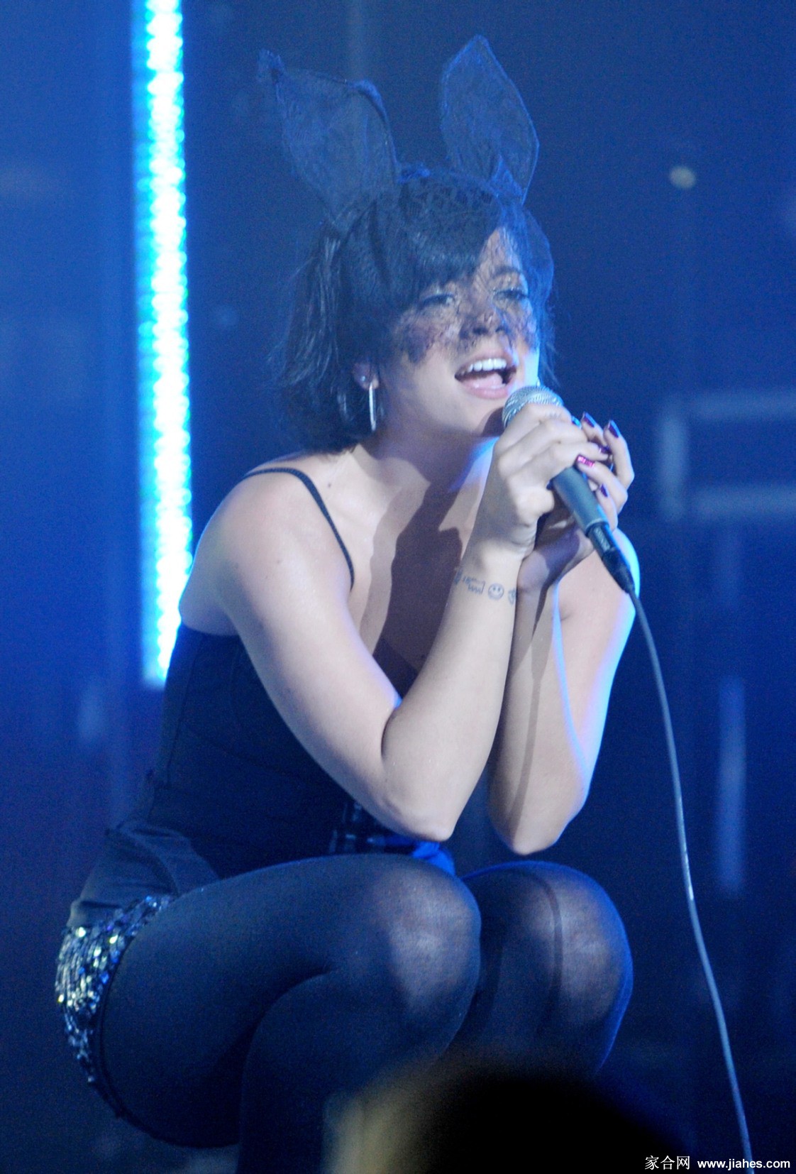 [CELEBRITY NYLON]Lily Allen in nylon stockings,pantyhose,tights 9[3]