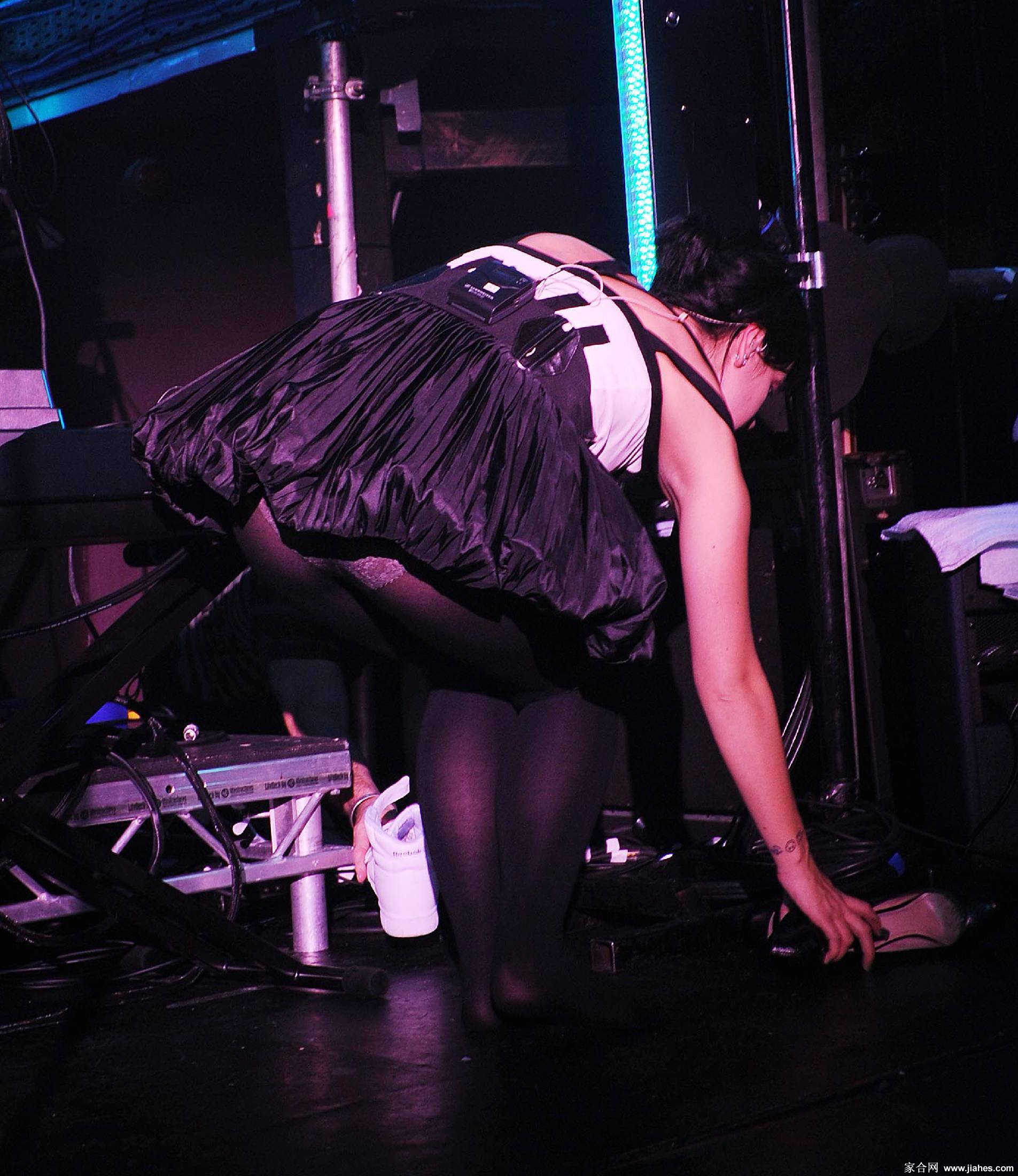 [CELEBRITY NYLON]Lily Allen in nylon stockings,pantyhose,tights 9[8]