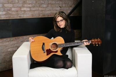 [CELEBRITY NYLON]Lisa Loeb in nylon stockings,pantyhose,tights