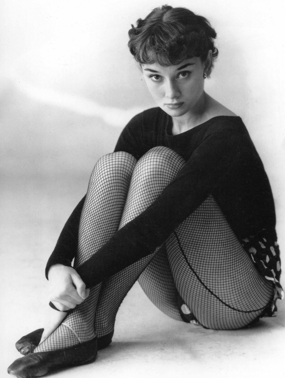 [CELEBRITY PANTYHOSE]Audrey Hepburn in nylon stockings,pantyhose,tights[5]