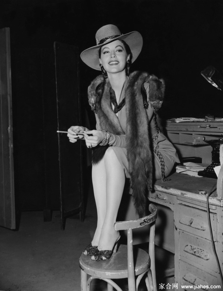 [CELEBRITY PANTYHOSE]Ava Gardner in nylon stockings,pantyhose,tights[4]