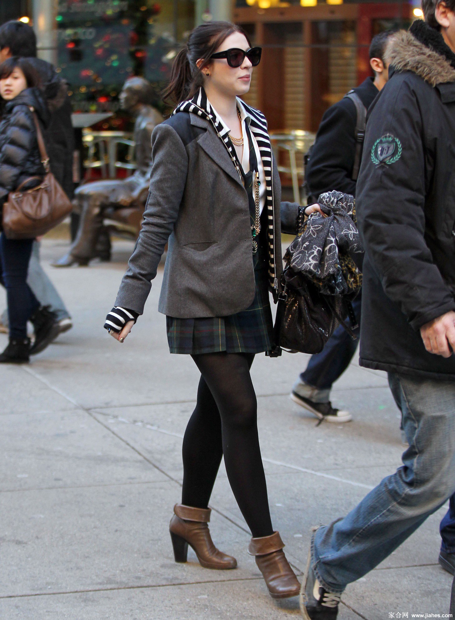 [CELEBRITY PANTYHOSE]Michelle Trachtenberg in nylon stockings,pantyhose,tights 5[8]