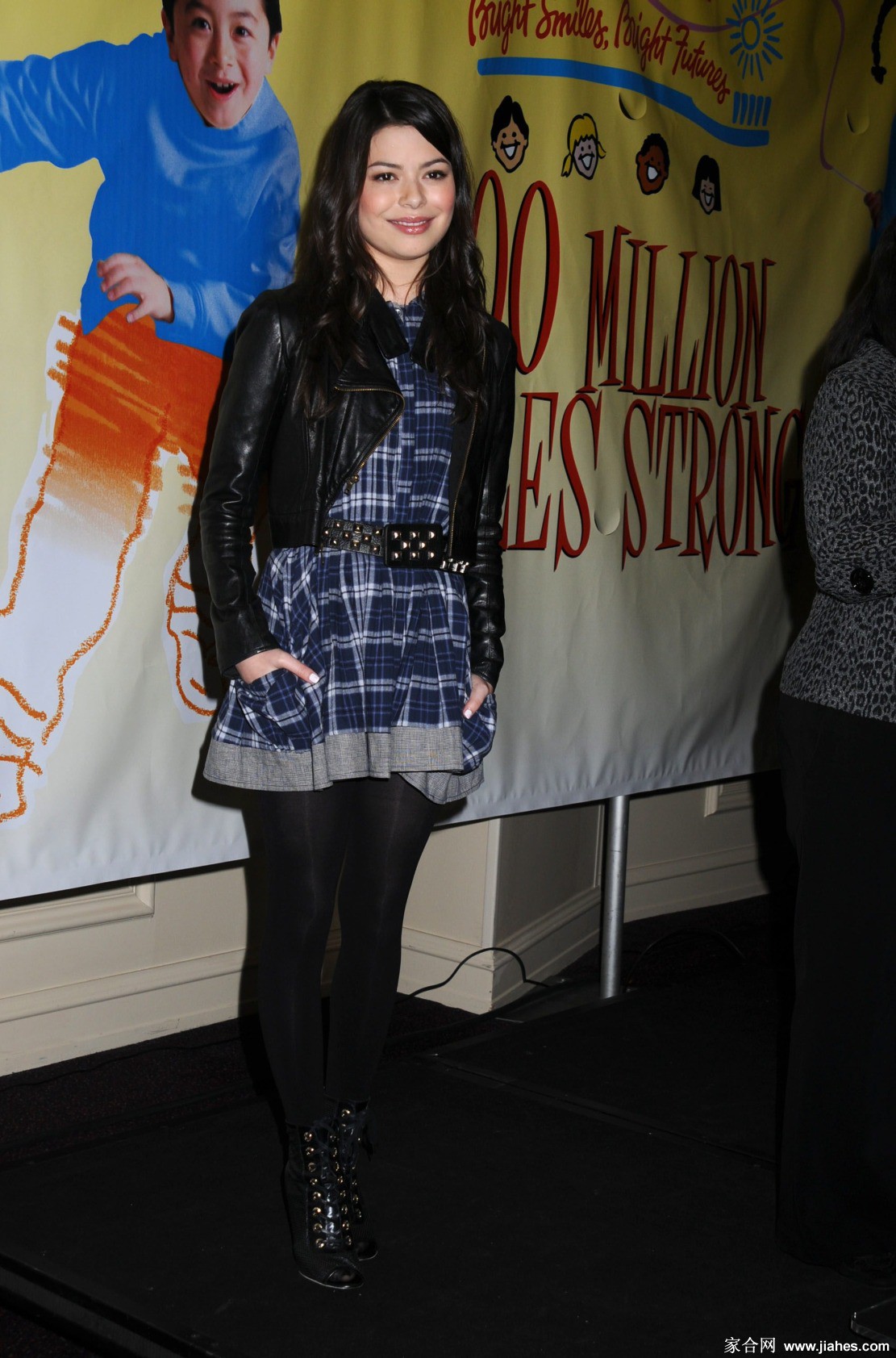 [CELEBRITY HOSIERY]Miranda Cosgrove in nylon stockings,pantyhose,tights 2[6]