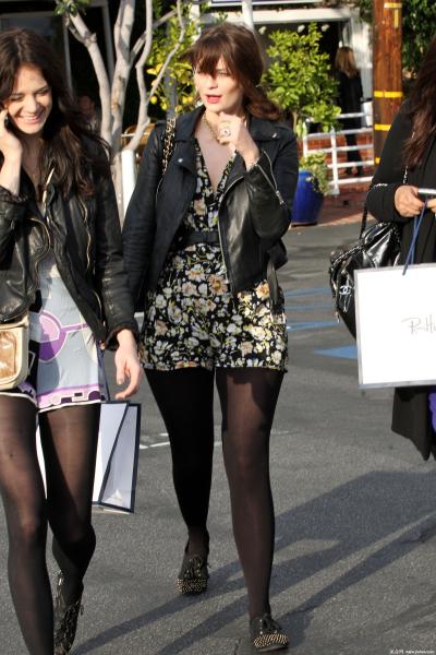 [CELEBRITY HOSIERY]Mischa Barton in nylon stockings,pantyhose,tights 4