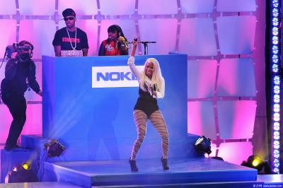 [CELEBRITY HOSIERY]Nicki Minaj in nylon stockings,pantyhose,tights 5