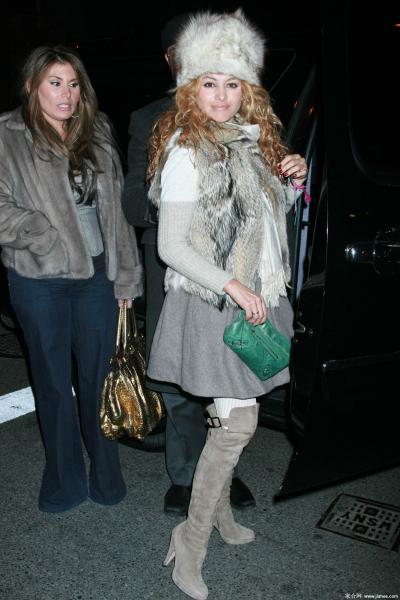 [CELEBRITY HOSIERY]Paulina Rubio in nylon stockings,pantyhose,tights 4