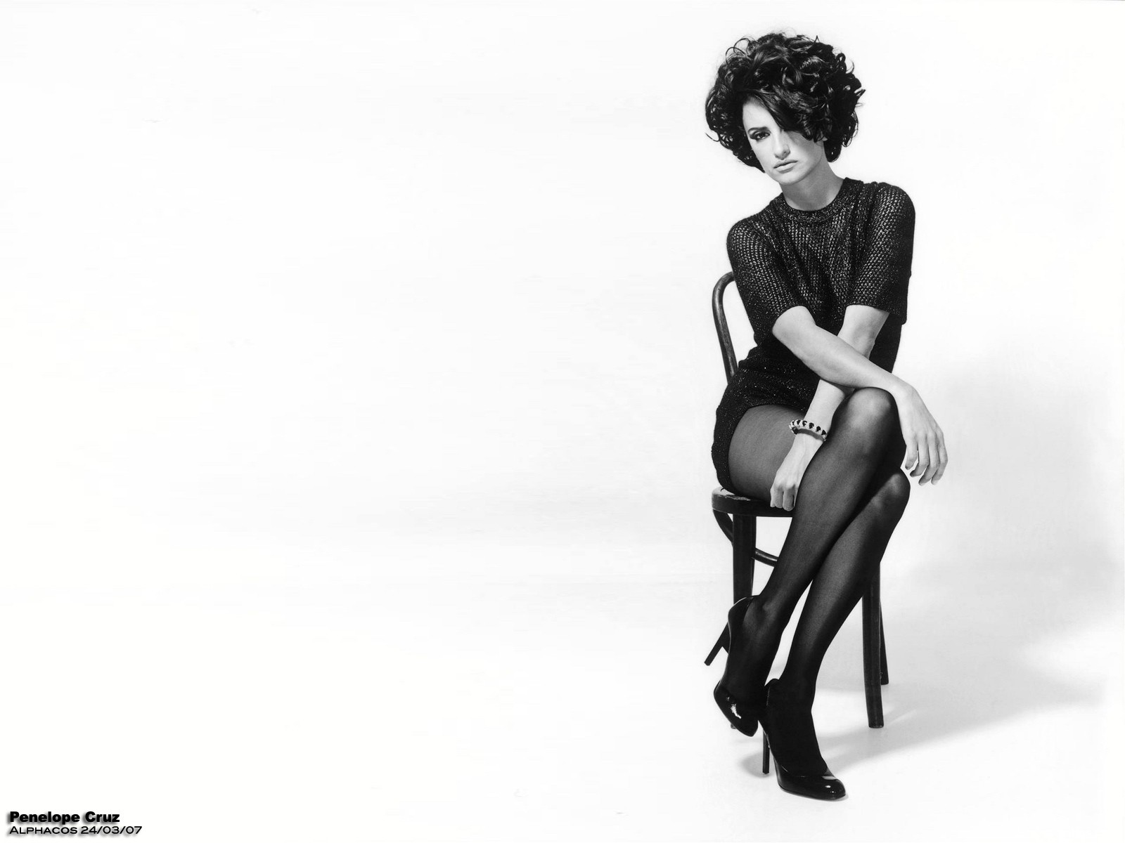 [CELEBRITY HOSIERY]Penelope Cruz in nylon stockings,pantyhose,tights[2]