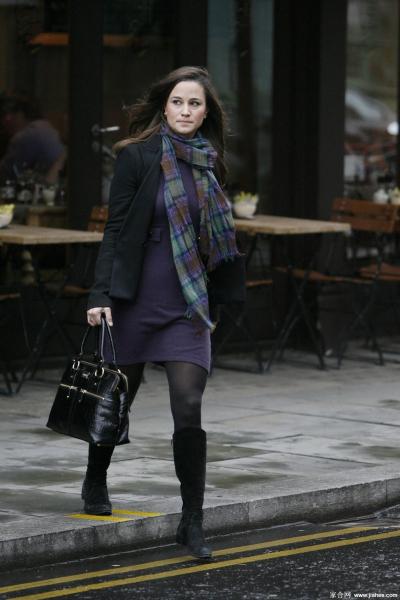 [CELEBRITY HOSIERY]Pippa Middleton in nylon stockings,pantyhose,tights 3