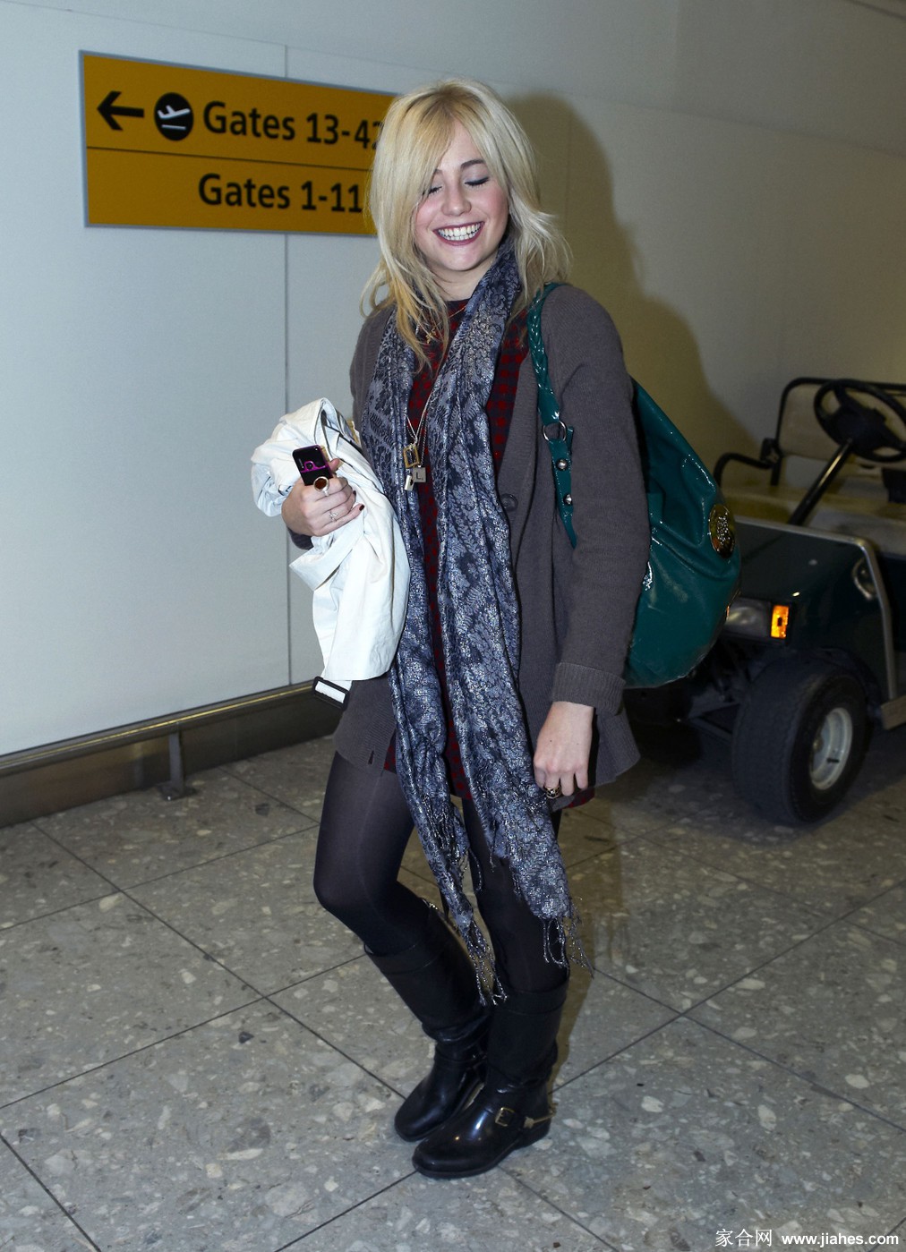 [CELEBRITY NYLON]Pixie Lott in nylon stockings,pantyhose,tights 6[2]