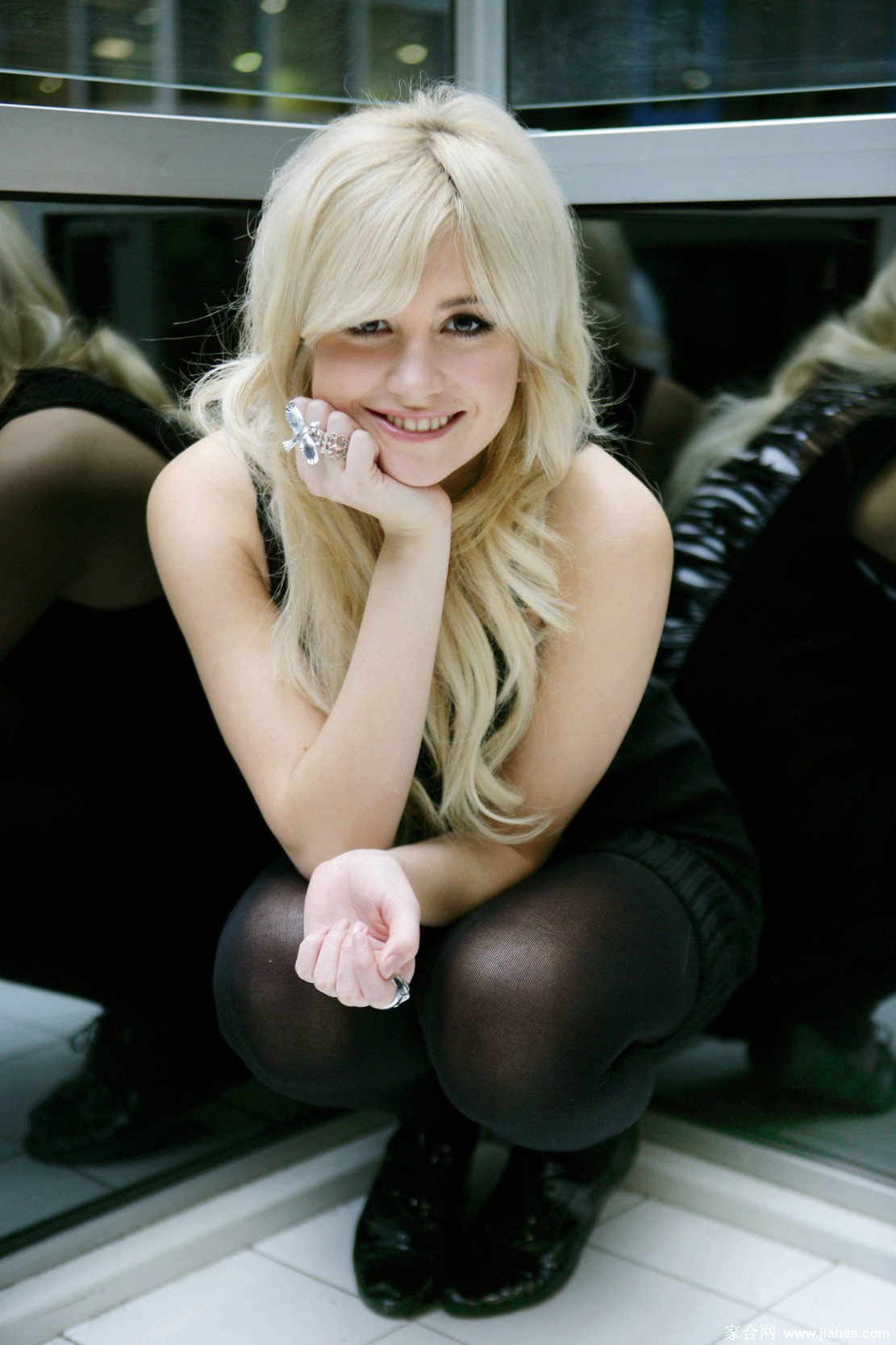 [CELEBRITY NYLON]Pixie Lott in nylon stockings,pantyhose,tights 6[4]