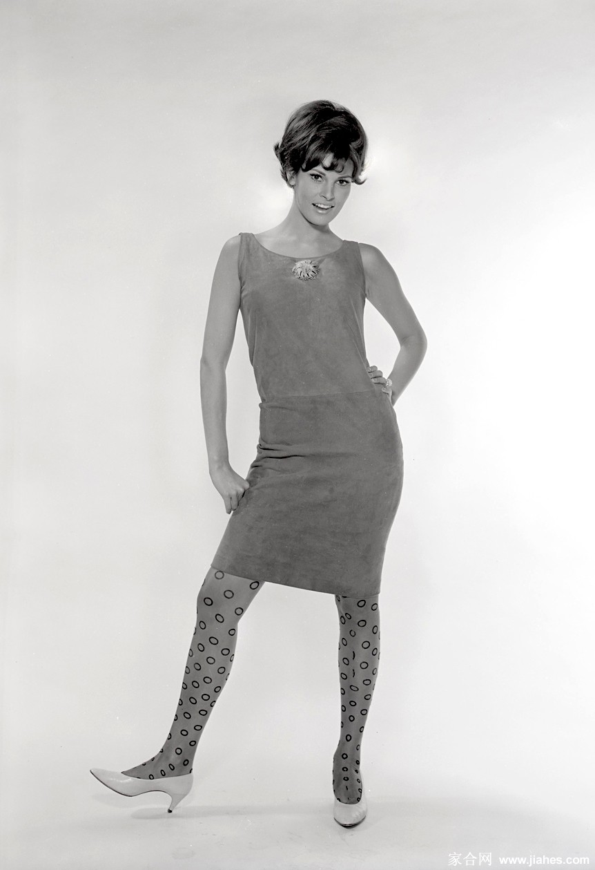 [CELEBRITY HOSIERY]Raquel Welch in nylon stockings,pantyhose,tights 2[6]