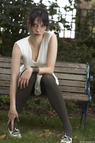 [CELEBRITY PANTYHOSE]Rebecca Hall in nylon stockings,pantyhose,tights