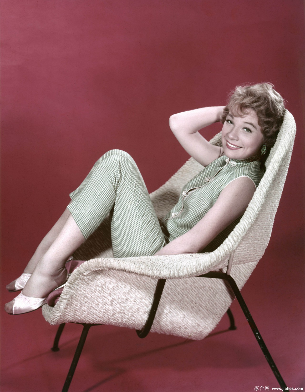 [CELEBRITY PANTYHOSE]Shirley MacLaine in nylon stockings,pantyhose,tights[5]