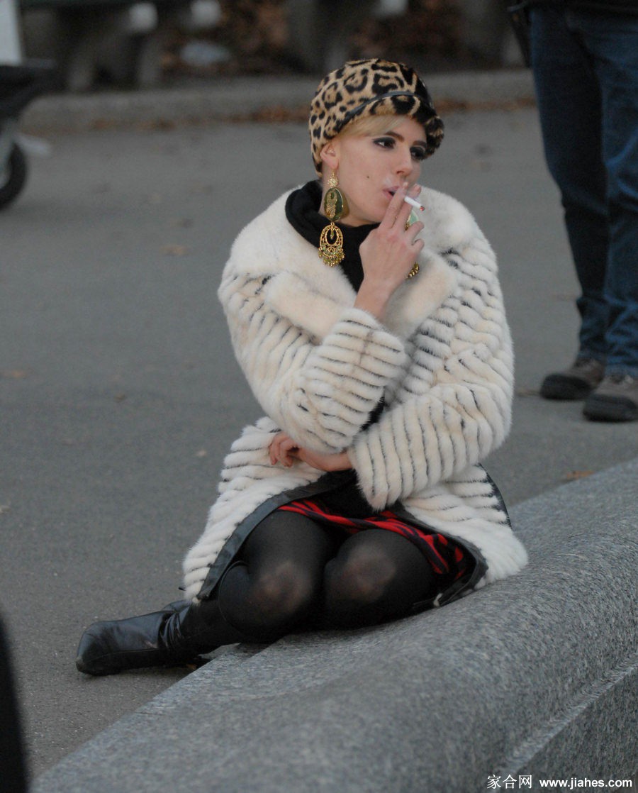 [CELEBRITY NYLON]Sienna Miller in nylon stockings,pantyhose,tights[3]