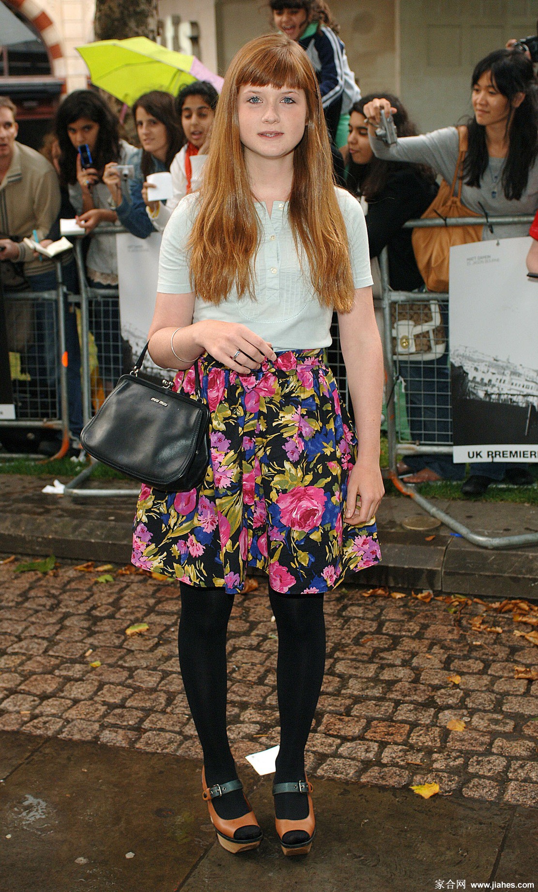 [CELEBRITY HOSIERY]Bonnie Wright in nylon stockings,pantyhose,tights 4[9]