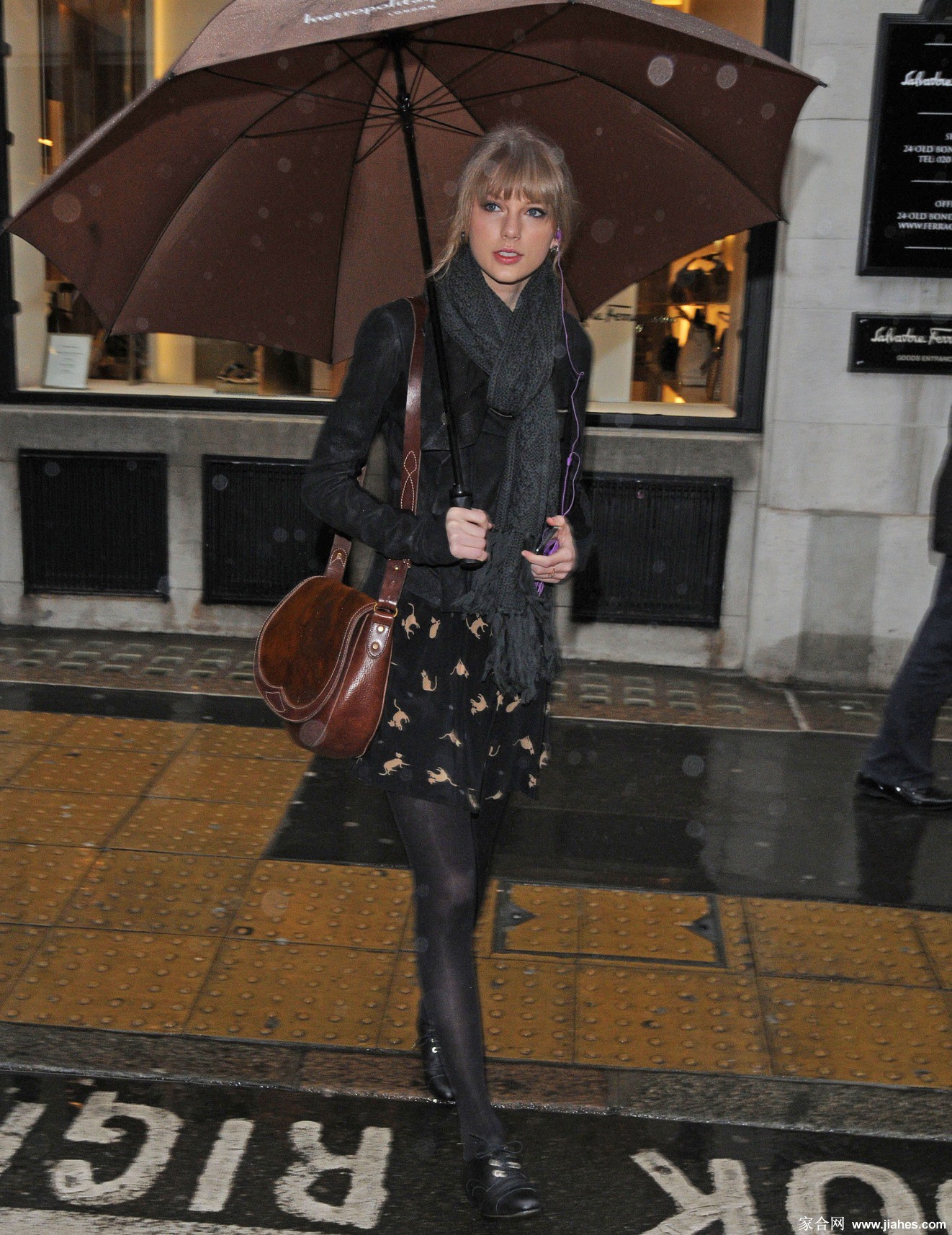 [CELEBRITY PANTYHOSE]Taylor Swift in nylon stockings,pantyhose,tights 19[2]