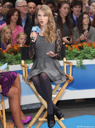 [CELEBRITY NYLON]Taylor Swift in nylon stockings,pantyhose,tights 15