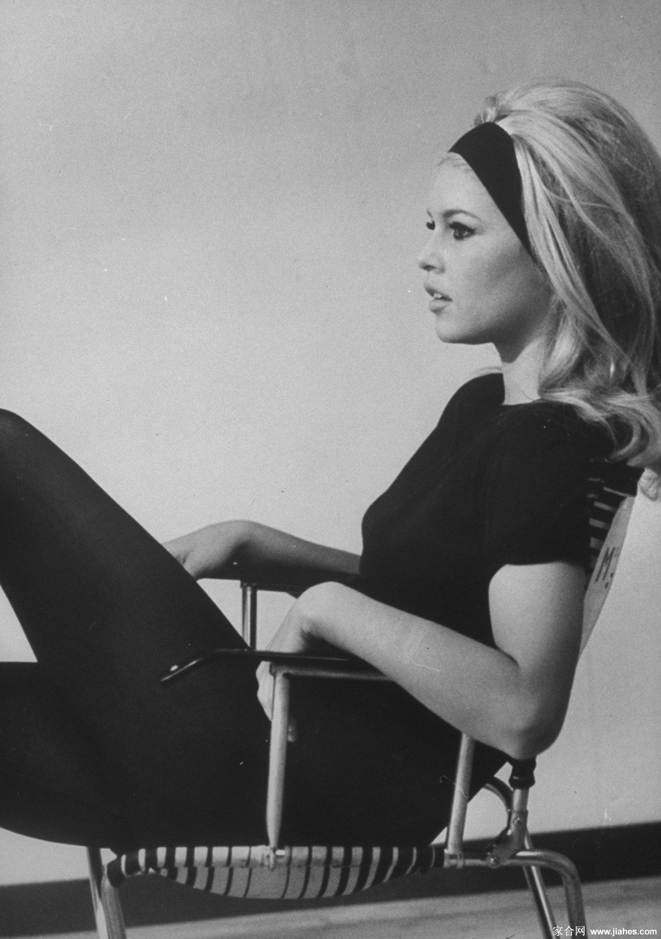 [CELEBRITY NYLON]Brigitte Bardot in nylon stockings,pantyhose,tights 2[6]