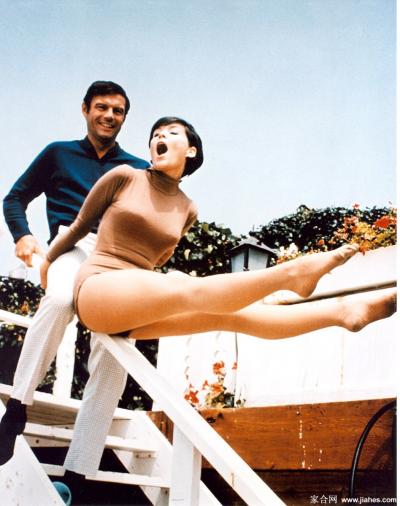 [CELEBRITY NYLON]Yvonne Craig in nylon stockings,pantyhose,tights