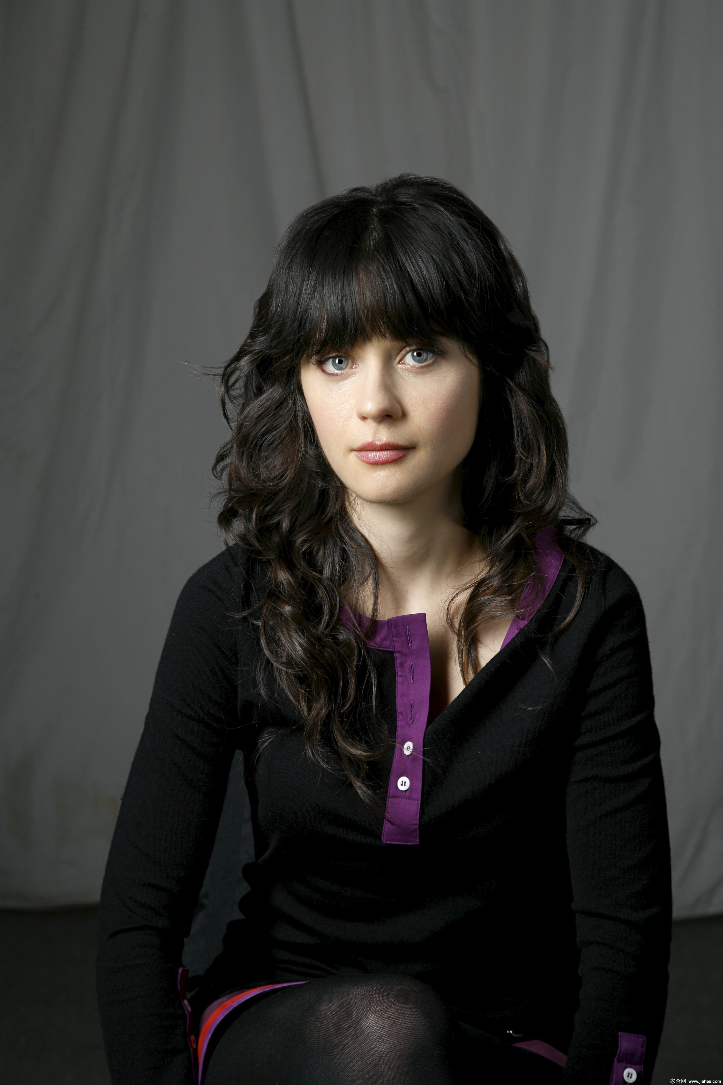 [CELEBRITY HOSIERY]Zooey Deschanel in nylon stockings,pantyhose,tights 9