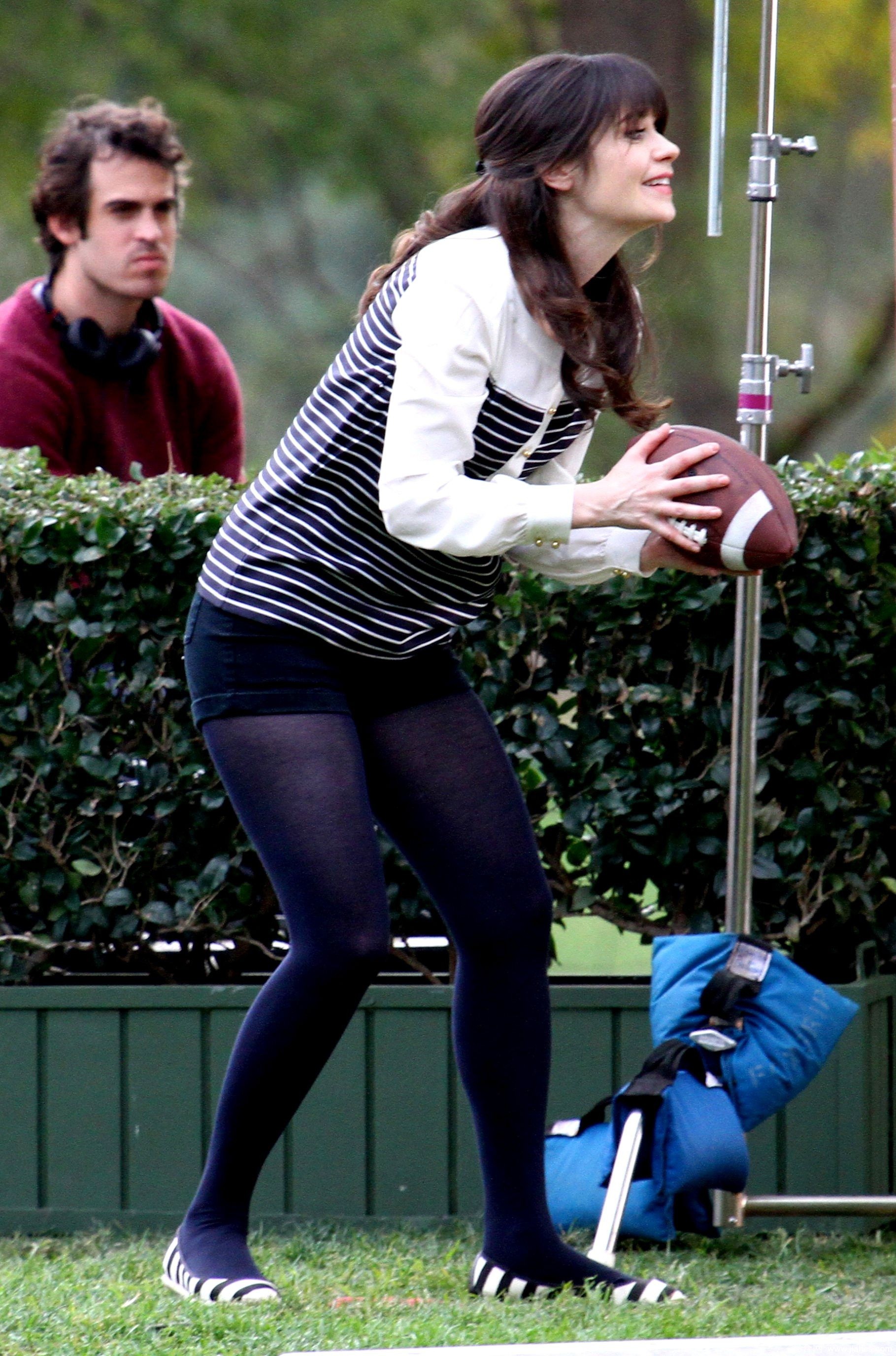 [CELEBRITY HOSIERY]Zooey Deschanel in nylon stockings,pantyhose,tights 27[8]