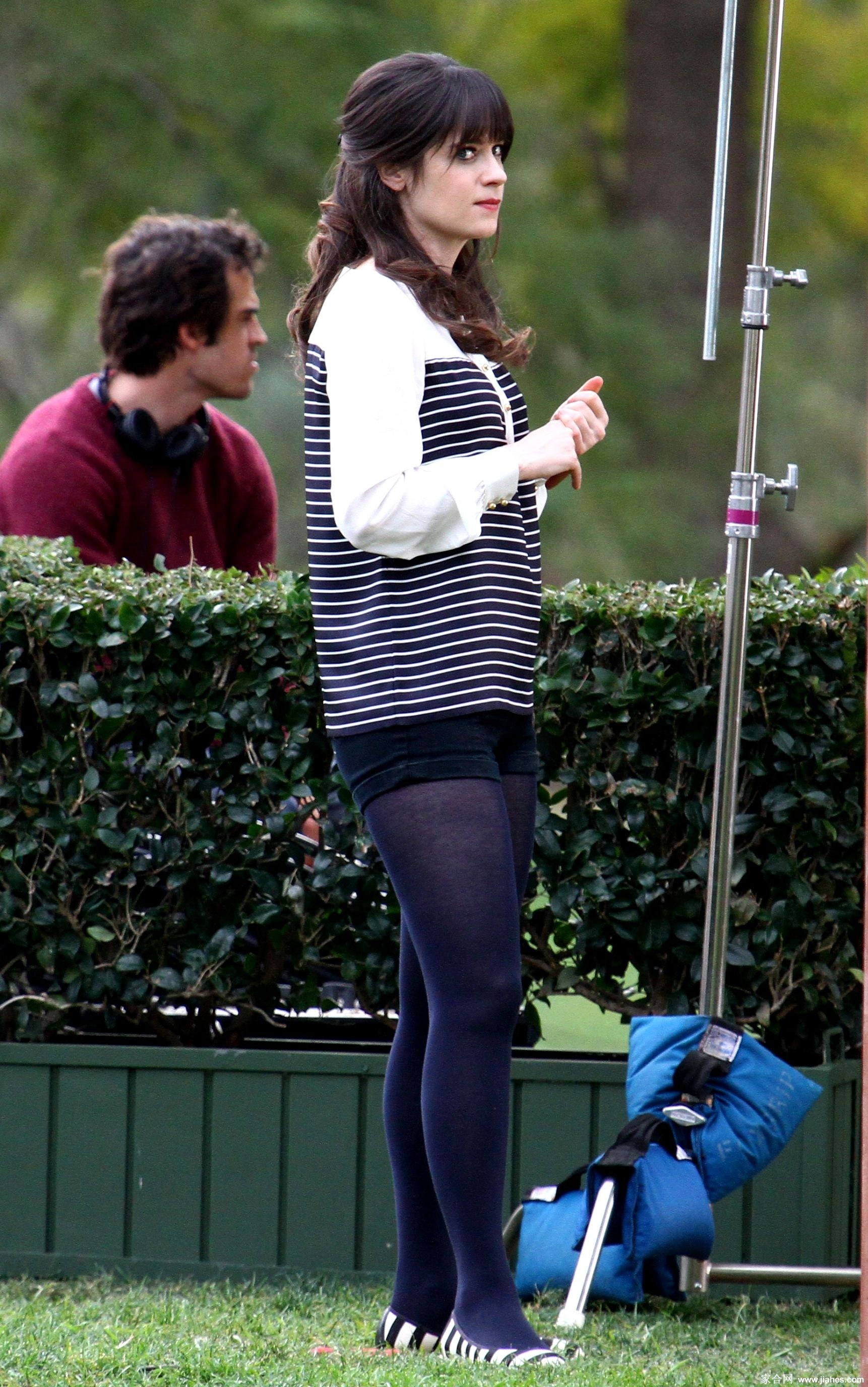 [CELEBRITY HOSIERY]Zooey Deschanel in nylon stockings,pantyhose,tights 27[10]