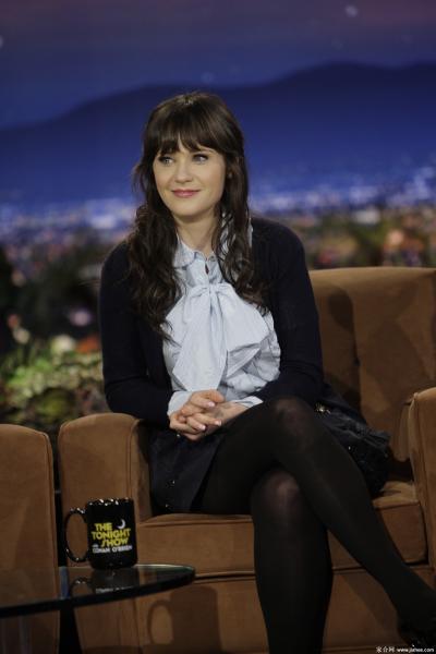 [CELEBRITY PANTYHOSE]Zooey Deschanel in nylon stockings,pantyhose,tights 2