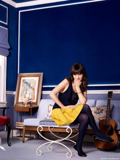 [CELEBRITY PANTYHOSE]Zooey Deschanel in nylon stockings,pantyhose,tights 6