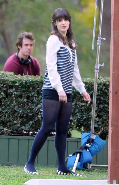 [CELEBRITY PANTYHOSE]Zooey Deschanel in nylon stockings,pantyhose,tights 28