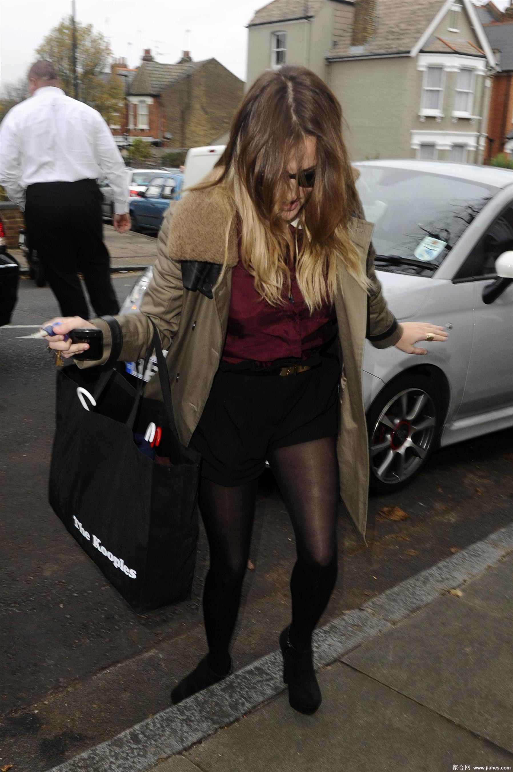 [CELEBRITY PANTYHOSE]Caroline Flack in nylon stockings,pantyhose,tights[4]