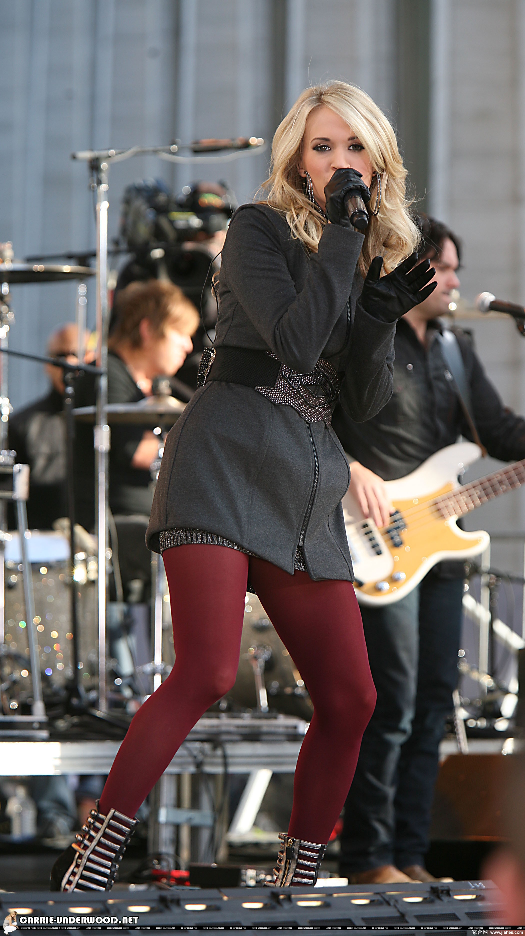 [CELEBRITY PANTYHOSE]Carrie Underwood in nylon stockings,pantyhose,tights[2]