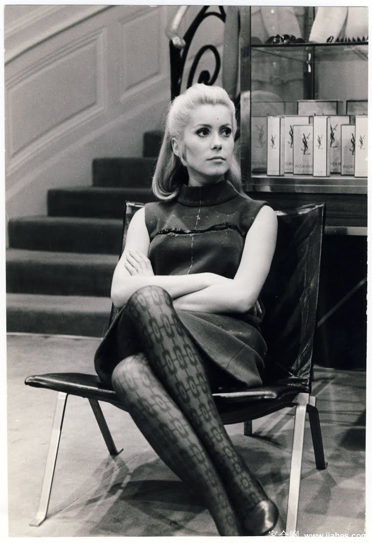 [CELEBRITY PANTYHOSE]Catherine Deneuve in nylon stockings,pantyhose,tights[3]