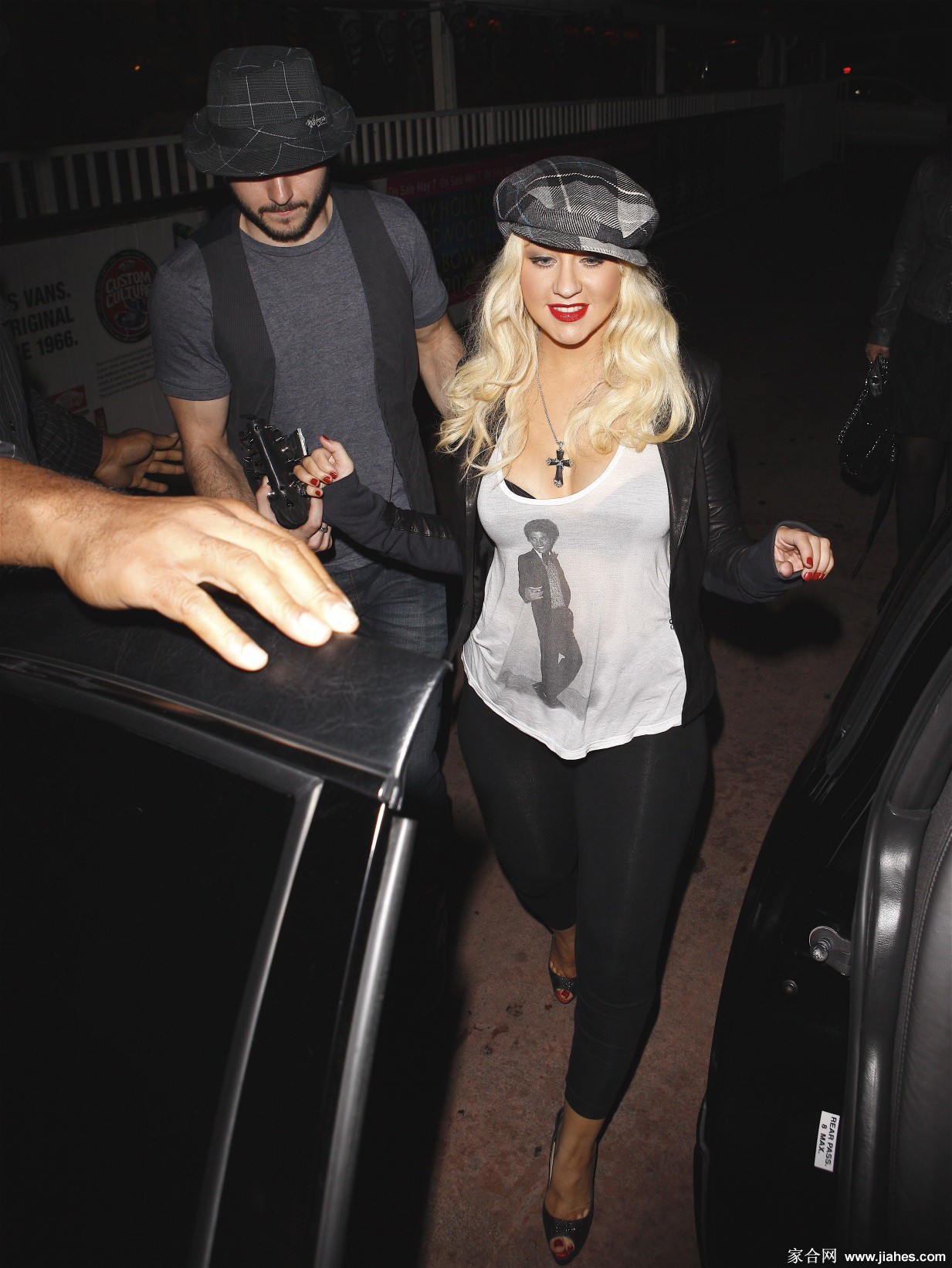 [CELEBRITY NYLON]Christina Aguilera in nylon stockings,pantyhose,tights 2[5]