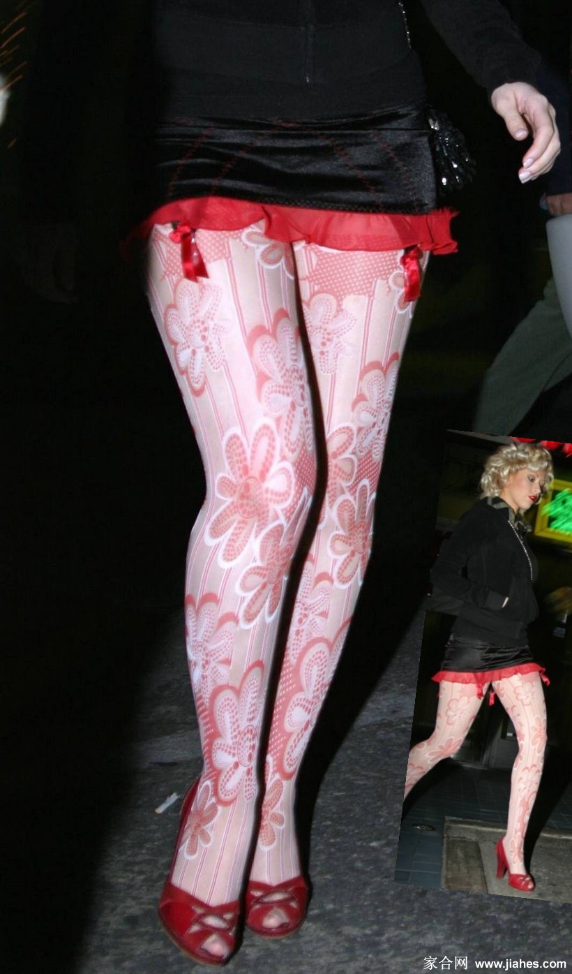 [CELEBRITY HOSIERY]Christina Aguilera in nylon stockings,pantyhose,tights 7