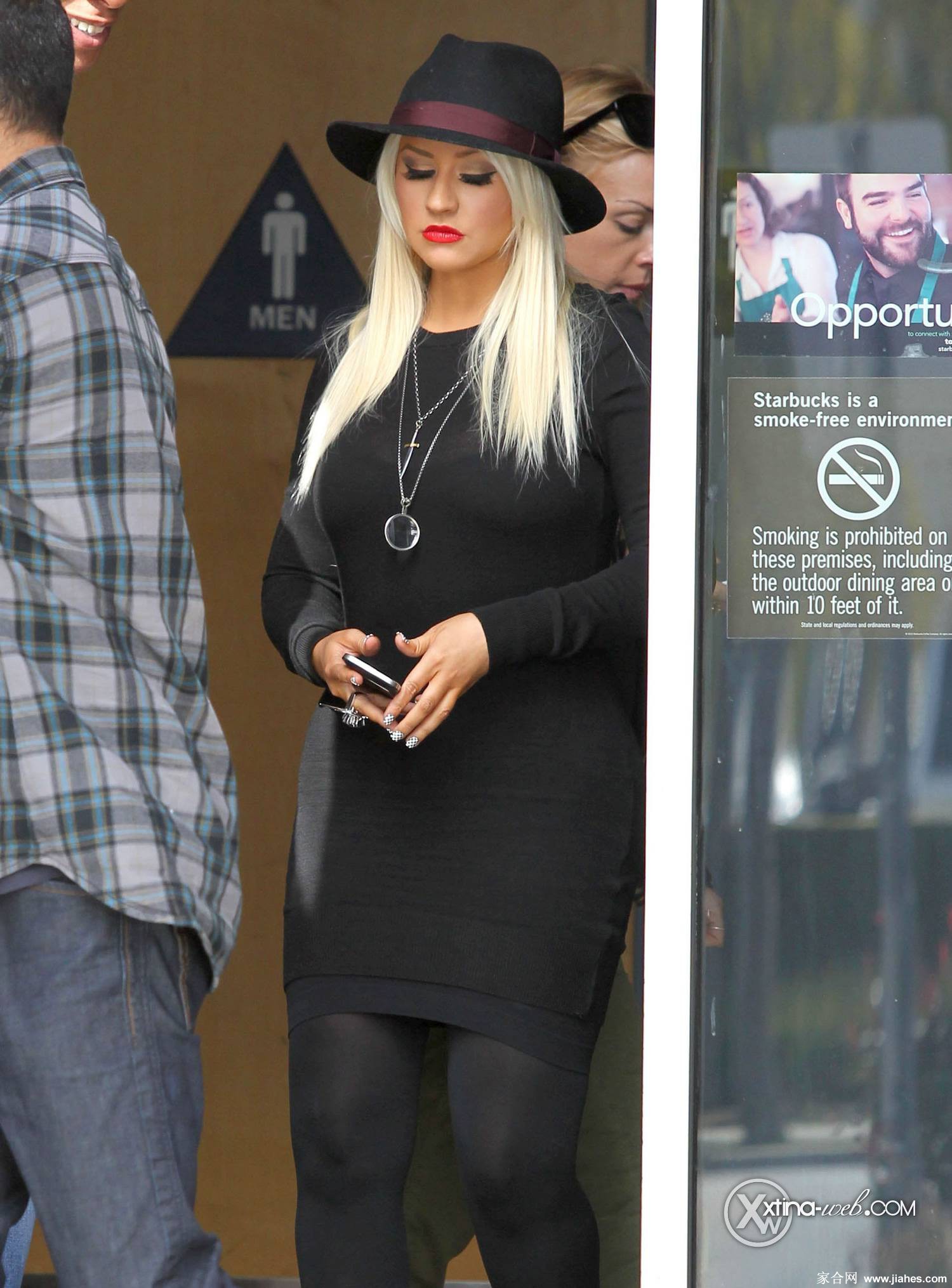 [CELEBRITY HOSIERY]Christina Aguilera in nylon stockings,pantyhose,tights 7[5]