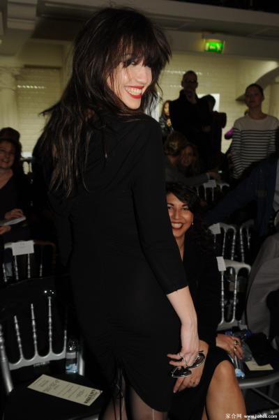 [CELEBRITY HOSIERY]Daisy Lowe in nylon stockings,pantyhose,tights 3