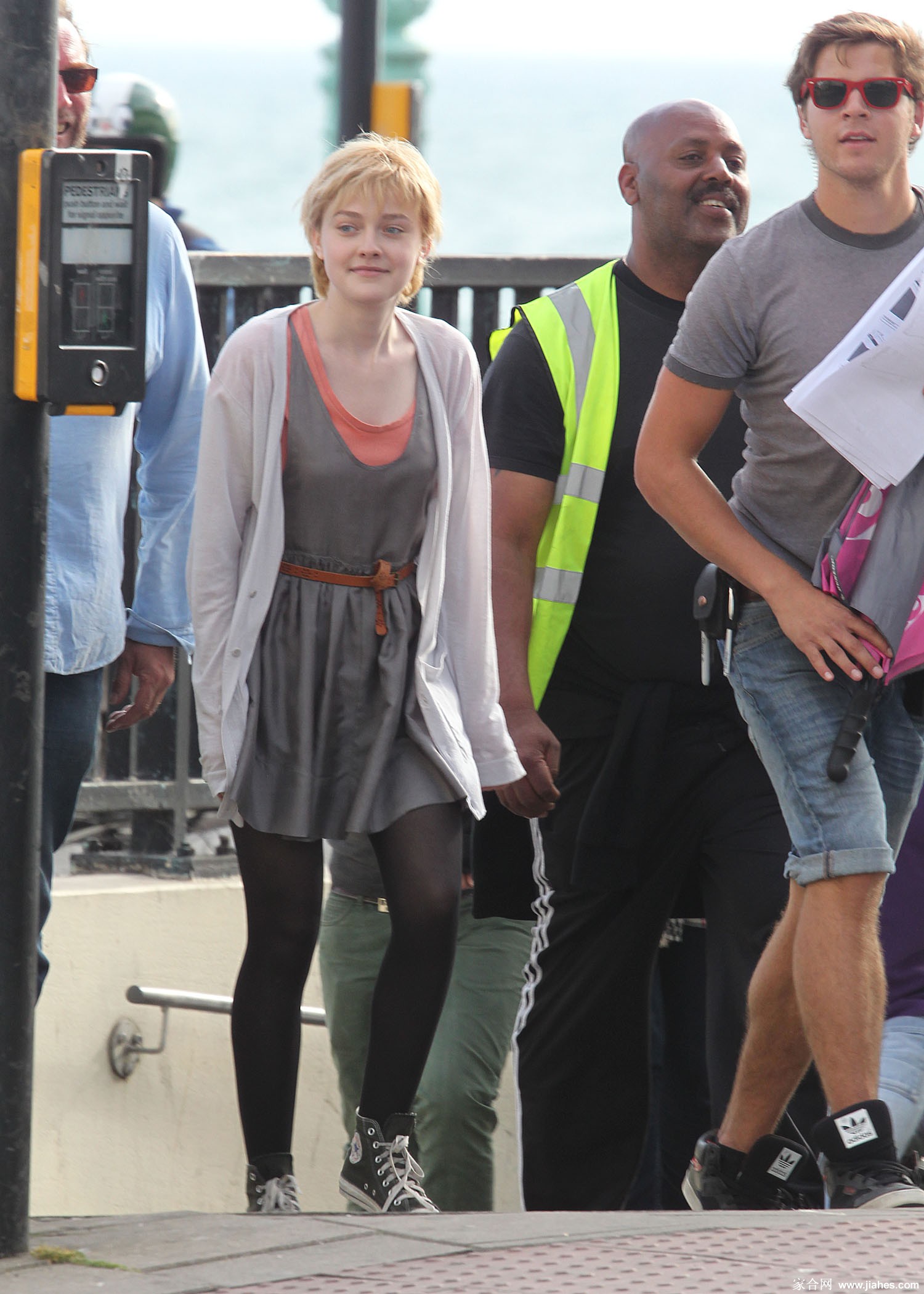 [CELEBRITY PANTYHOSE]Dakota Fanning in nylon stockings,pantyhose,tights 2[8]