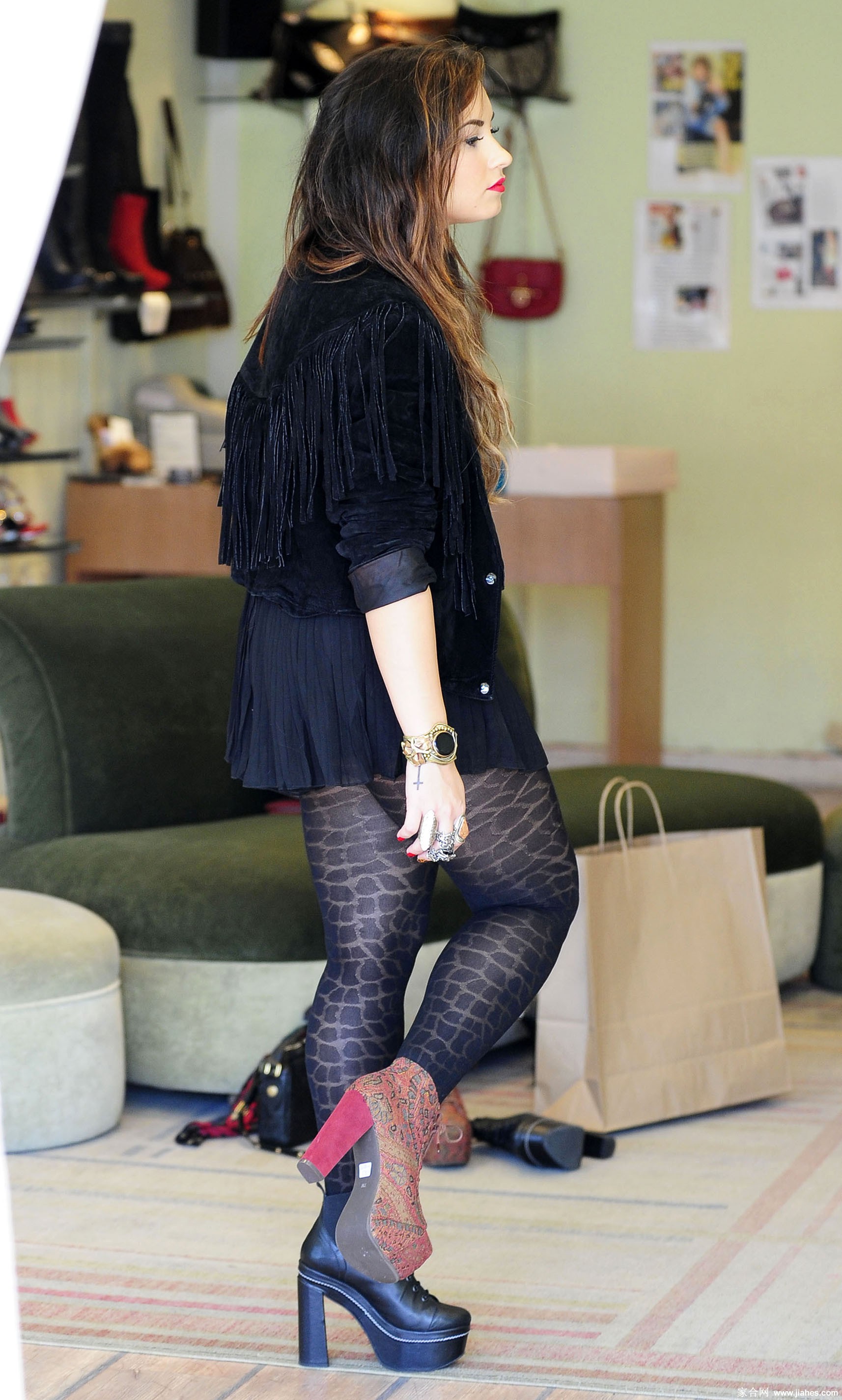 [CELEBRITY HOSIERY]Demi Lovato in nylon stockings,pantyhose,tights[6]