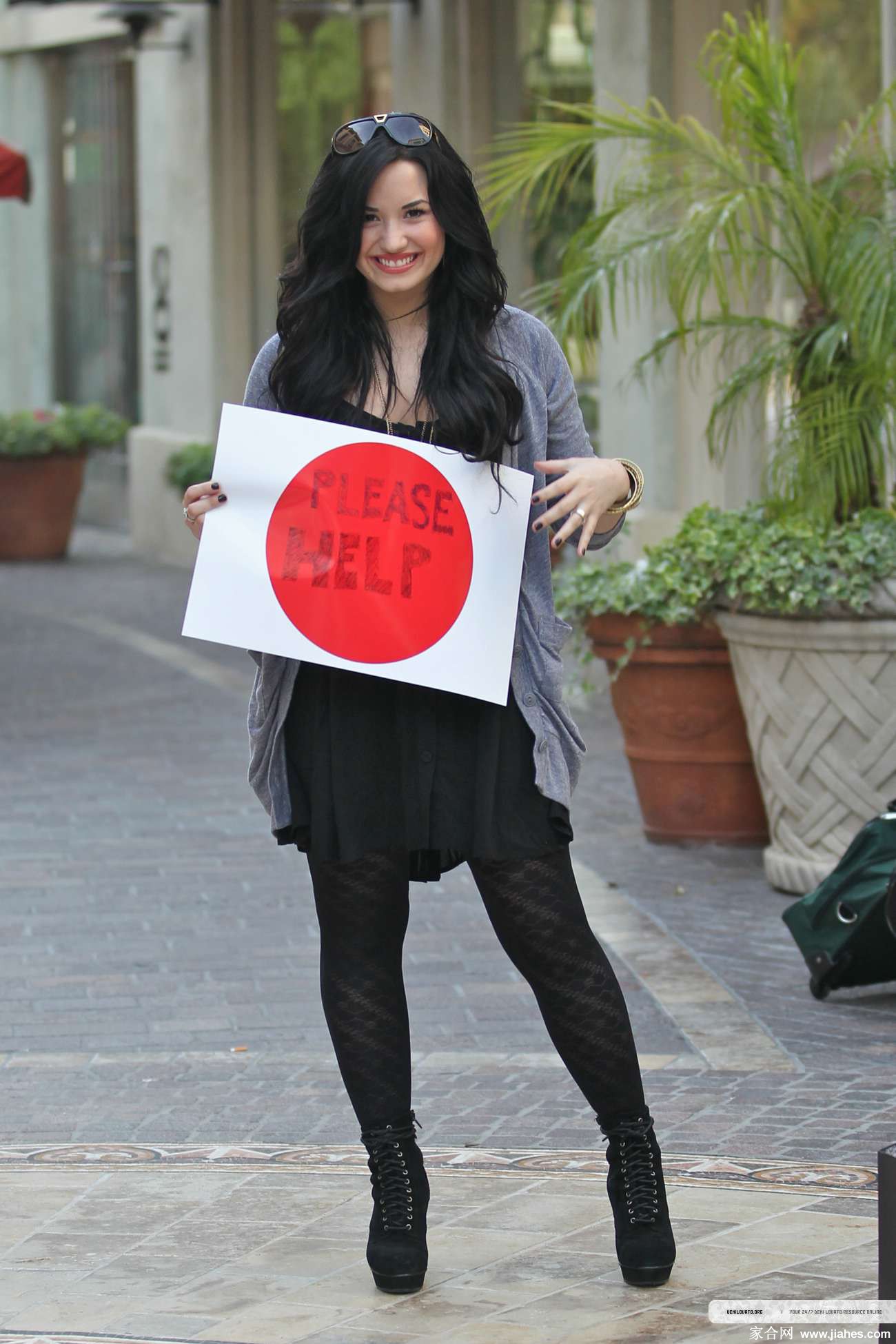 [CELEBRITY HOSIERY]Demi Lovato in nylon stockings,pantyhose,tights 4[5]