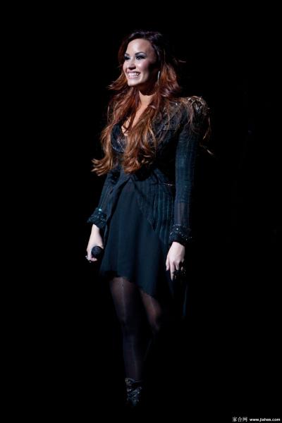 [CELEBRITY HOSIERY]Demi Lovato in nylon stockings,pantyhose,tights 2