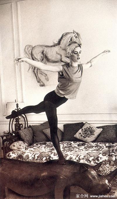 [CELEBRITY HOSIERY]Edie Sedgwick in nylon stockings,pantyhose,tights