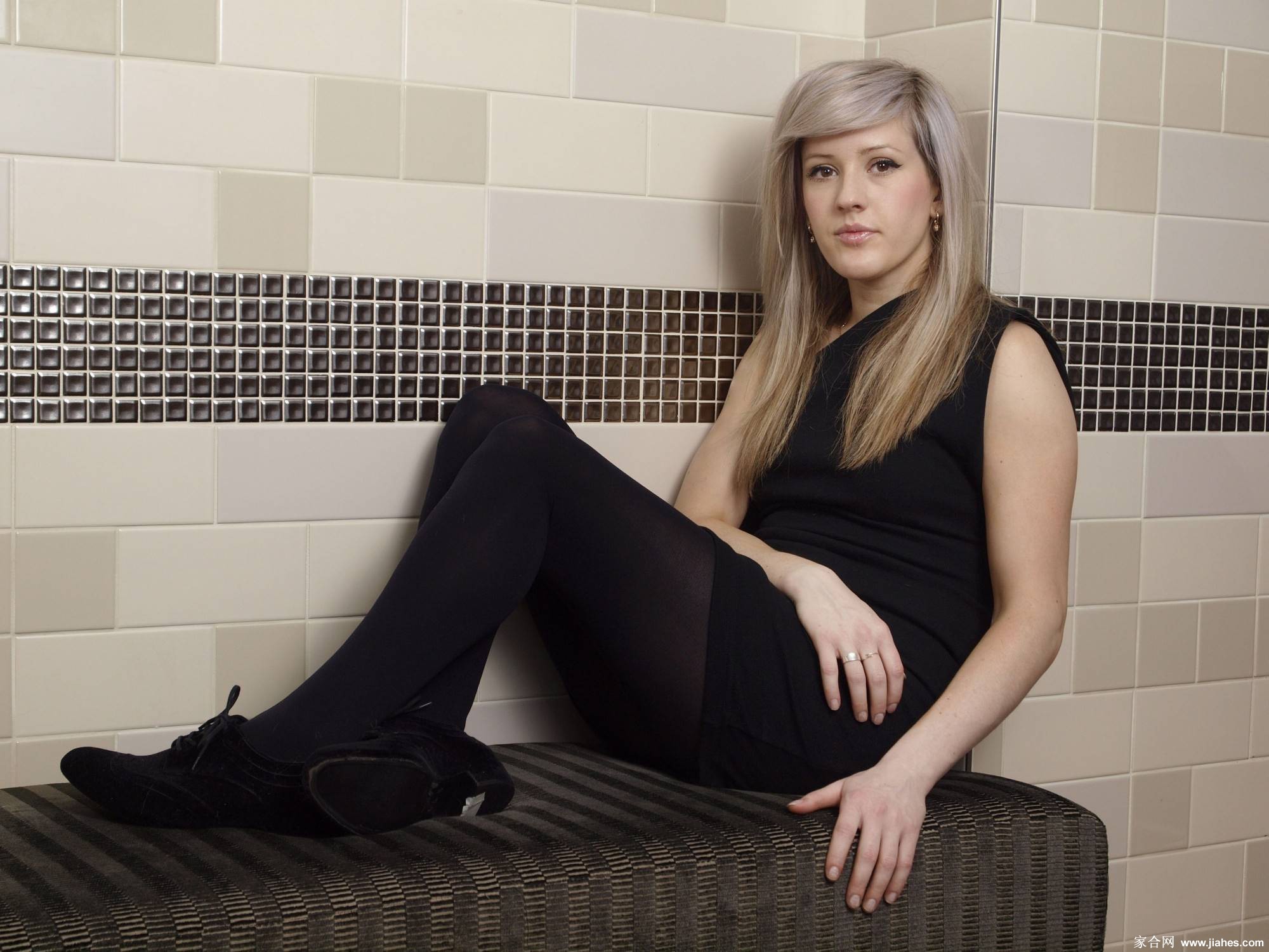 [CELEBRITY NYLON]Ellie Goulding in nylon stockings,pantyhose,tights[6]