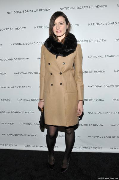 [CELEBRITY PANTYHOSE]Emily Mortimer in nylon stockings,pantyhose,tights