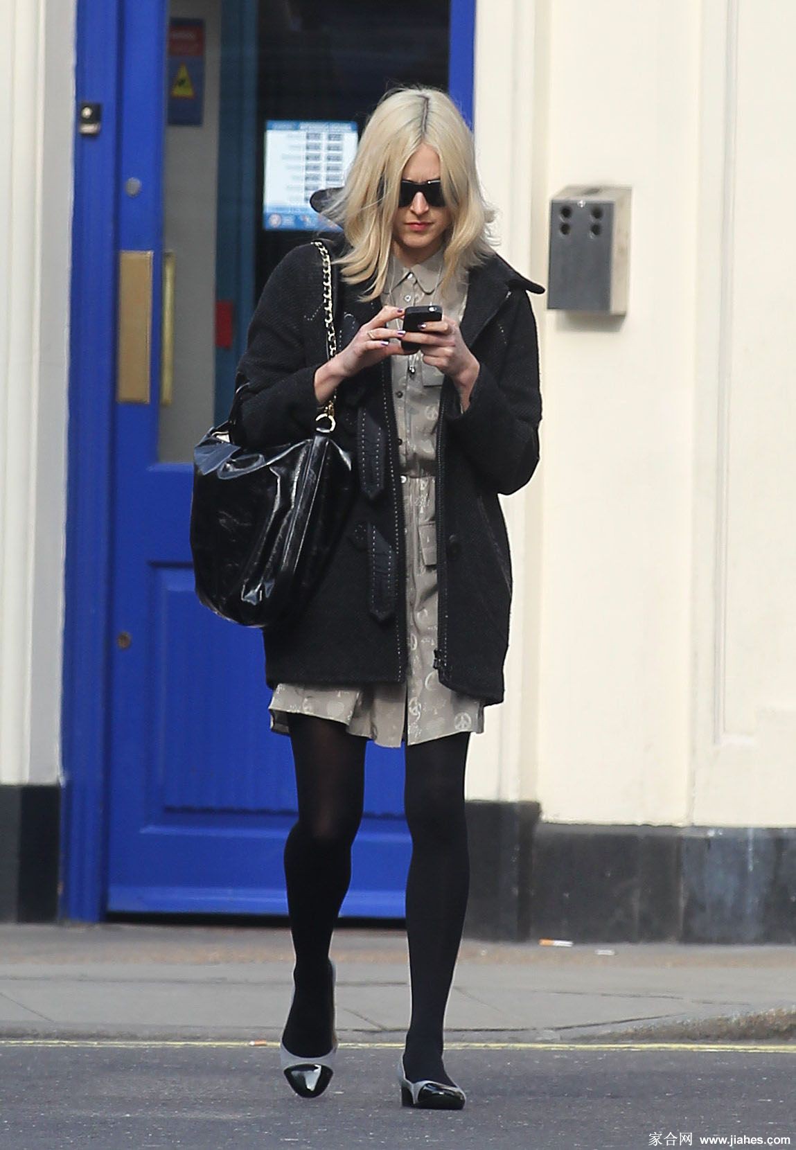 [CELEBRITY PANTYHOSE]Fearne Cotton in nylon stockings,pantyhose,tights 4[3]