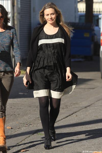 [CELEBRITY HOSIERY]Alicia Silverstone in nylon stockings,pantyhose,tights